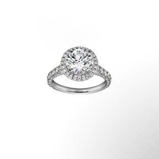 Cartier Destinée订婚钻戒 每颗卡地亚钻石都是独一无二的。 它是宝石中的“女王”，用高贵的气质展现着钻石雕刻工匠们那精湛与细致的工艺技术。