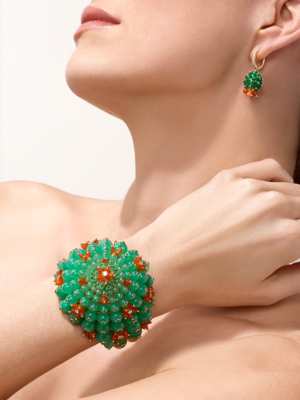 Cactus de Cartier耳环 黄金，祖母绿，红玉髓，钻石