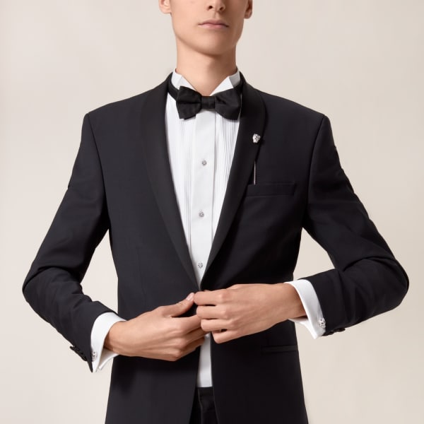 Panthère de Cartier卡地亚猎豹系列配饰，彰显男士优雅魅力 Panthère de Cartier卡地亚猎豹系列胸针，金，钻石