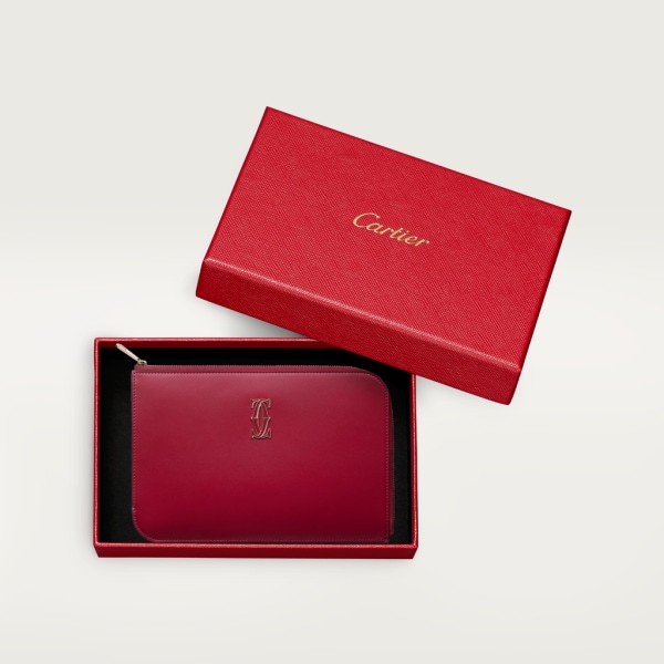 C de Cartier系列，小号手拿包 樱桃红色小牛皮，镀金饰面，樱桃红色珐琅