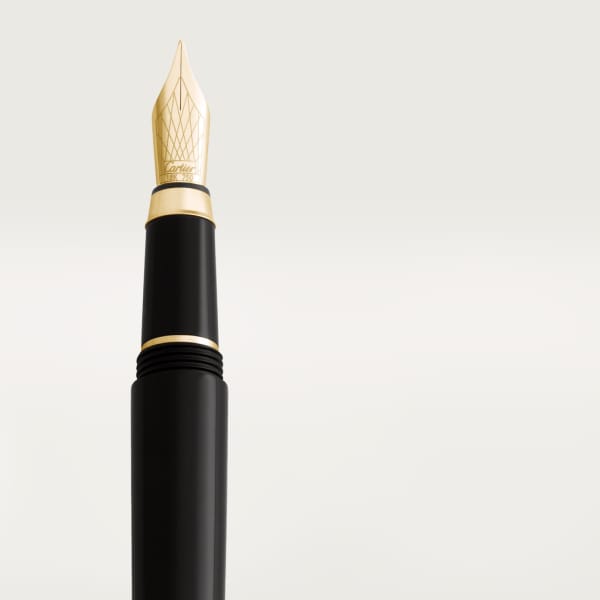 R de Cartier钢笔 黑色板材，镀黄金饰面细节