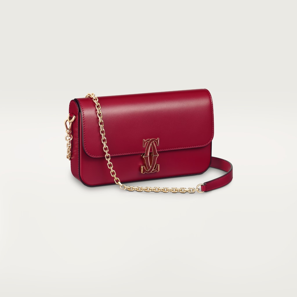迷你链条手袋，C de Cartier系列樱桃红色小牛皮，金色与樱桃红色珐琅饰面