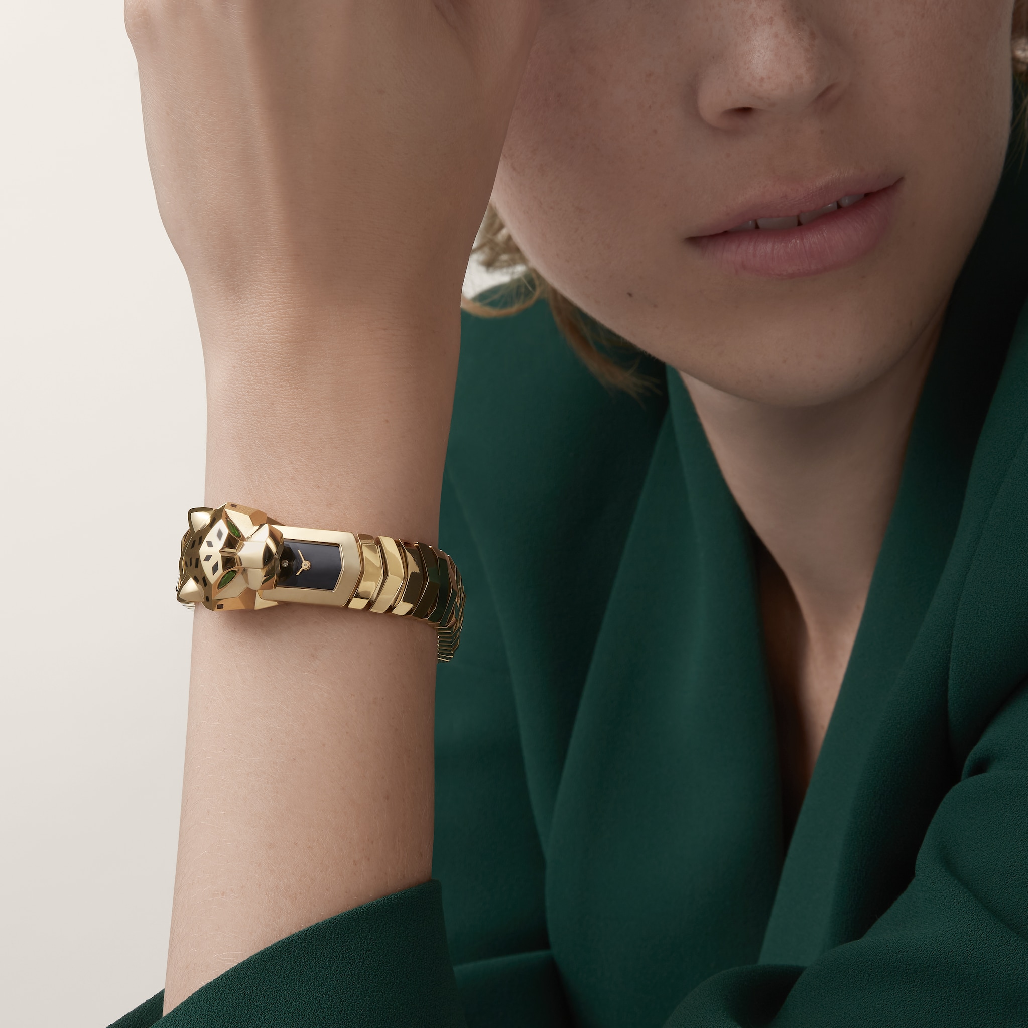 Panthère de Cartier watch38.2 mm, quartz movement, yellow gold, metal bracelet