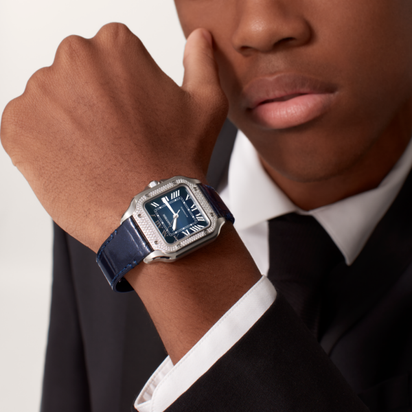 Santos de Cartier腕表 中号表款，自动上链机械机芯，精钢镶钻，蓝色表盘，可替换式金属表链和皮表带