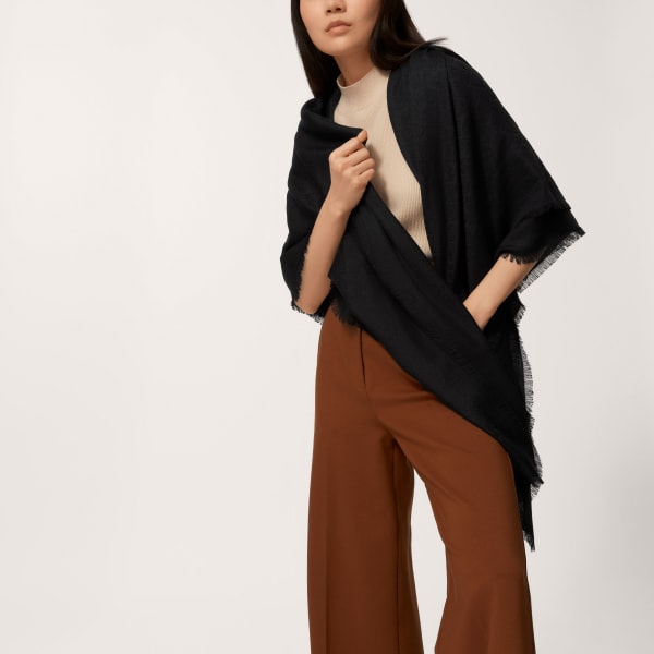 Panthère Graphique shawl Black cashmere, wool and silk.