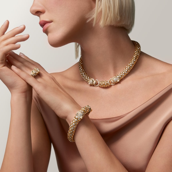 Panthère de Cartier necklace, paved Yellow gold, onyx, emeralds, diamonds