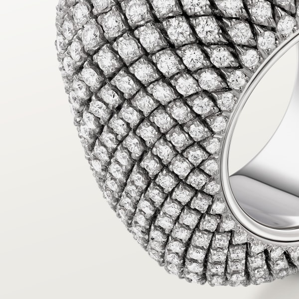 Coussin de Cartier ring White gold, diamonds