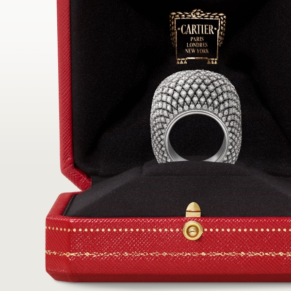 Coussin de Cartier ring White gold, diamonds