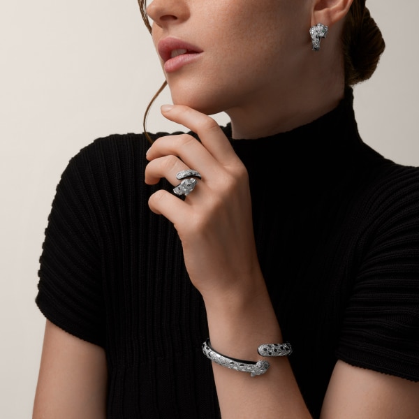 Panthère de Cartier ring, black lacquer, paved White gold, black lacquer, onyx, emeralds, diamonds
