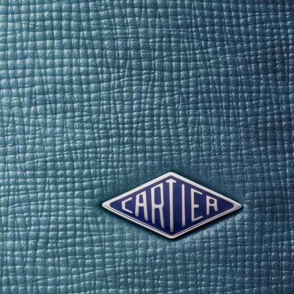 4信用卡皮夹，Cartier Losange系列 钢灰色棱镜效果小牛皮，镀钯饰面和深蓝色珐琅