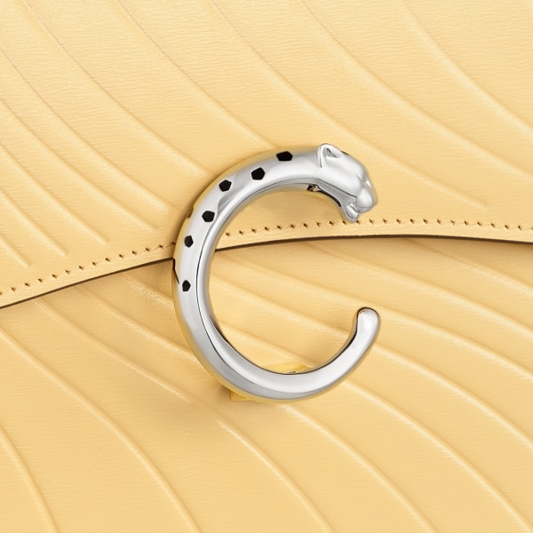 Panthère C de Cartier系列小号款手袋 明黄色小牛皮，浮雕“Cartier”标识，镀钯饰面